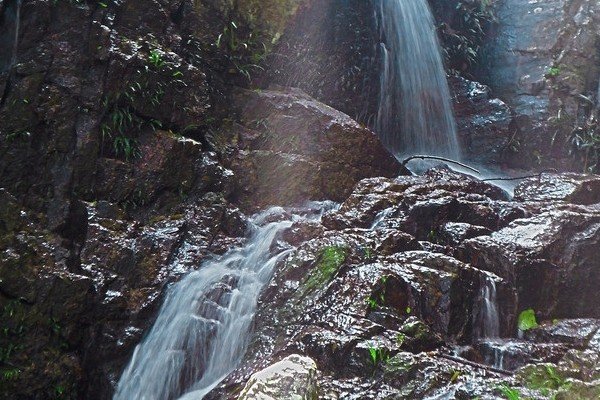 湖南深山发现“怪泉”，一边冷一边热，怎么回事？