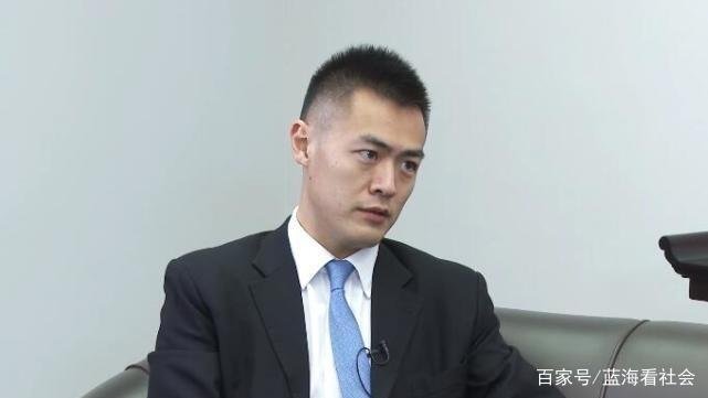 野心比刘銮雄还大，刘鸣炜转卖股权给后妈甘比，原来不过是圈套，你怎么看？
