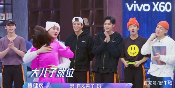 30岁檀健次模仿刘敏涛表情管理，因太像被叫儿子，她们之间有何渊源？