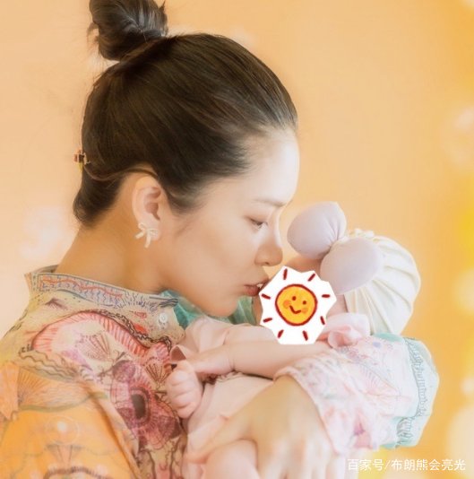 杜淳为女儿办满月,晒一家三口合照画面温馨有爱,老婆怀孕时为什么天天哭?