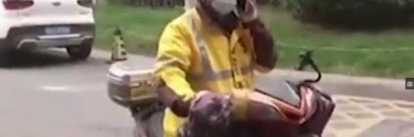 缺德！扬州一外卖小哥跑腿送红酒被骗488元，已有20多外卖小哥上当