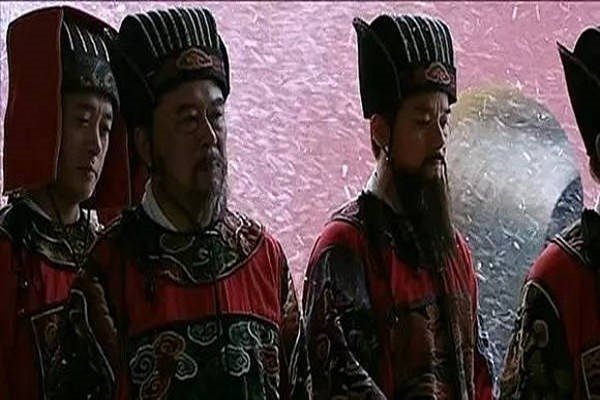 戚继光是抗倭明将，为何还要向张居正敬献钱财和美女才能保住兵权？