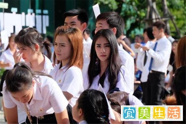 富二代留学生被家里断供一年后，有人选择独自谋生，帮家里还债
