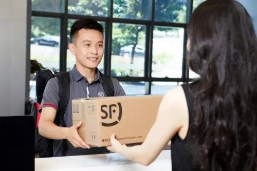 顺丰承诺50个城市派件不上门必赔付，如今的快递为什么都不送上门了？