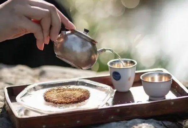 上等茶水的水是什么水