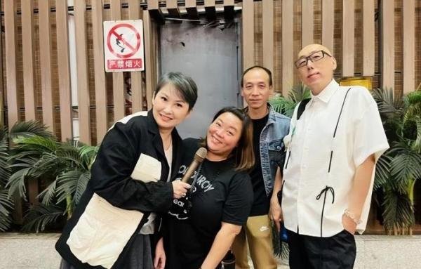 59岁港星张学润烧炭自杀,离世前一天还在直播