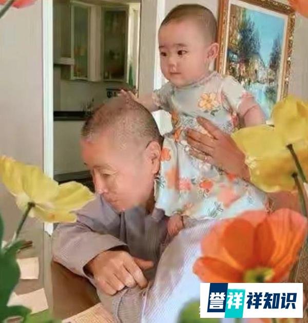 82岁钢琴家刘诗昆，与7个月女儿过父亲节，网友：可以做太爷爷了