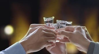 东北女子麻醉劲没过在病床上劝酒，这一幕遭到了网友怎样的调侃？