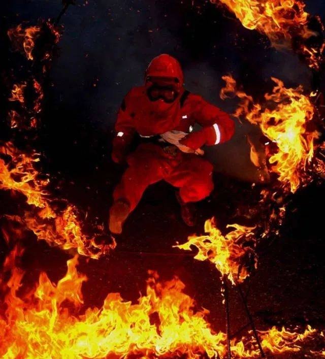 魏大勋出警被撞倒先反思身体素质，如何才能成为一名合格的消防员战士？