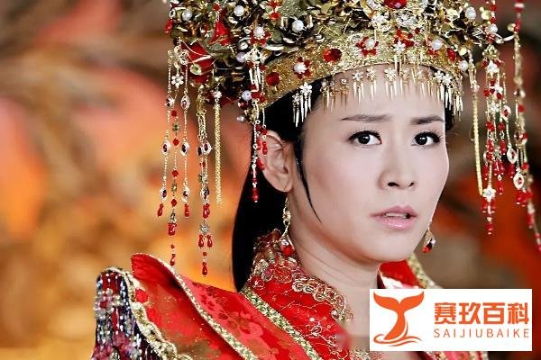 政事堂：宣萱因“王宝钏挖野菜”的热梗在内地翻红，她是如何看待这种翻红方式的？