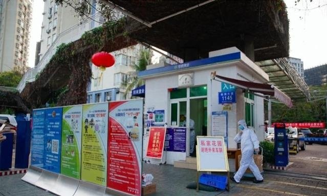 深圳男子煽动小区居民外出聚集被警方行拘,他将会面临什么处罚?