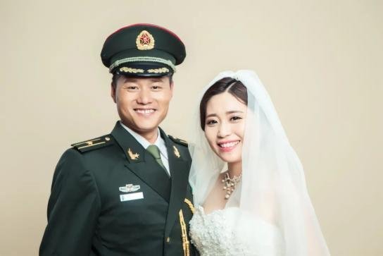 北京一军嫂跨越3600公里骑马见丈夫,你如何评价军嫂的这一行为?