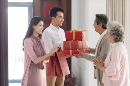 怎样送礼不会让人感到尴尬？