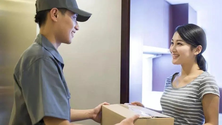 顺丰承诺50个城市派件不上门必赔付，如今的快递为什么都不送上门了？