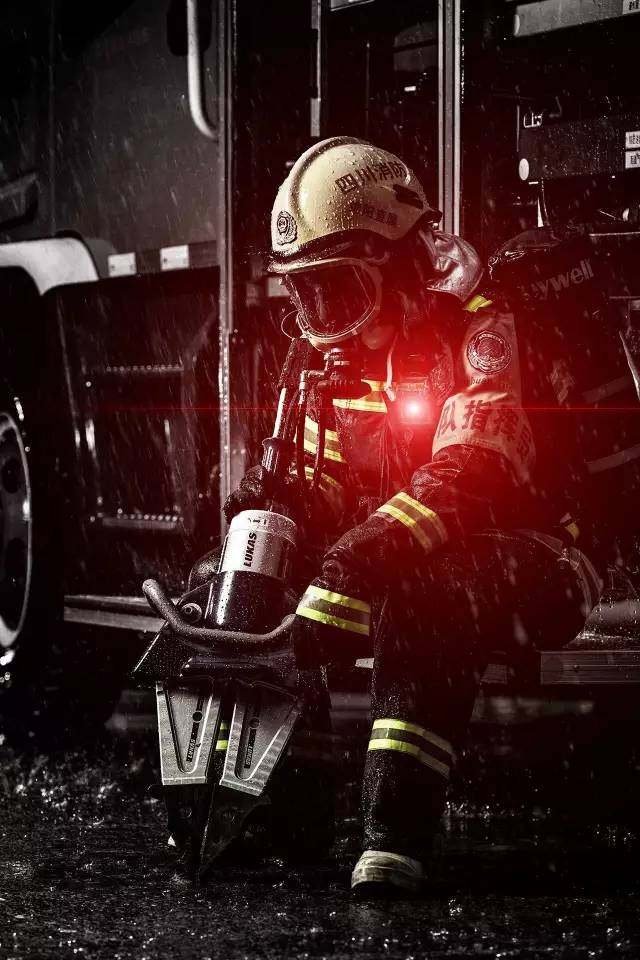 魏大勋出警被撞倒先反思身体素质,如何才能成为一名合格的消防员战士?
