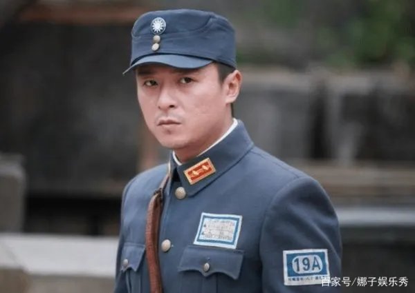 他曾名气不输胡歌，却为何因为演抗日神剧，如今已无戏可拍？