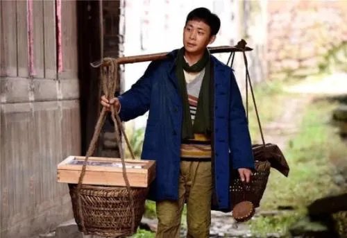 怎么介绍《鸡毛飞上天》的剧情?