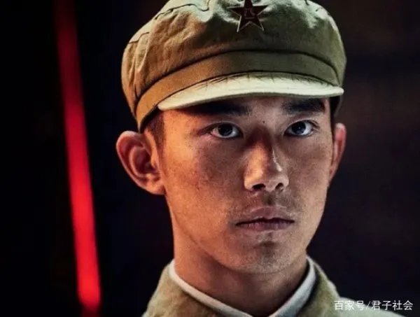 《长津湖》56.9亿票房夺冠！吴京、易烊千玺能拿到多少钱？