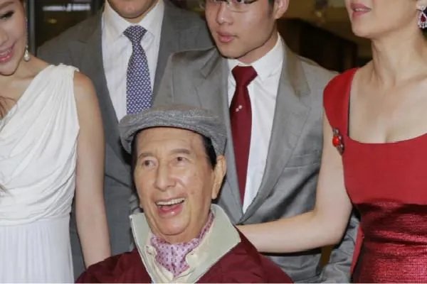 赌王何鸿燊一生荣华享尽,为什么大太太黎婉华却一生坎坷?