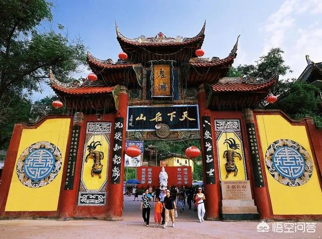 对重庆市丰都县的鬼城,为什么叫鬼城,能科普一下吗?