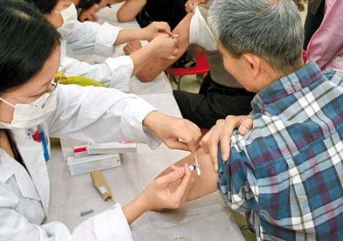 官方:将开展60岁以上人群疫苗接种，疫苗接种需要满足什么条件？