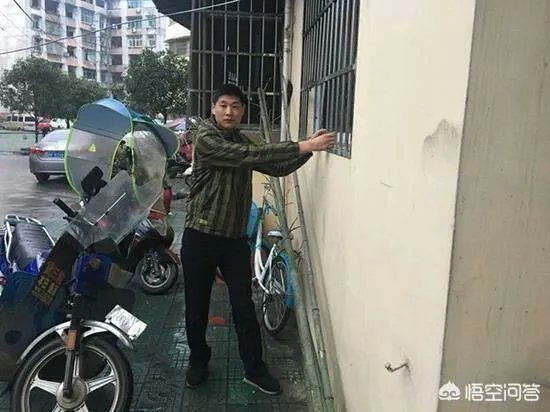 如何看待湖北一民宅失火,辅警徒手掰开防盗窗,成功救出一家人?