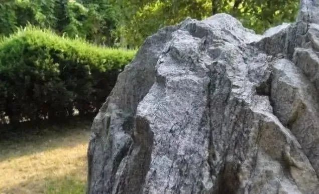 庭院里的这一方石头,历经千年,大有讲究