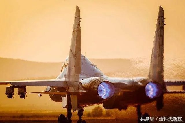 解放军首次曝光超强制空战斗机,这款战机到底有何特别之处?
