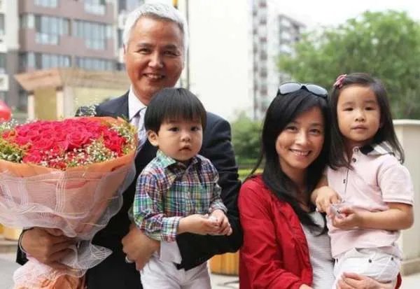 林瑞阳为何抛弃前妻娶张庭？你以为是“花心断情”，其实另有什么故事？
