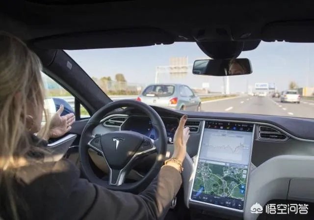 车辆开启定速巡航后被锁死在120无法刹车,一小时后才刹车成功,其后能否继续行驶?