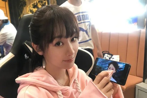 杨紫过生日不让朋友为其庆生却又找人要祝福,这究竟是什么操作?
