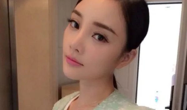 李小璐给女儿改姓做的对吗?