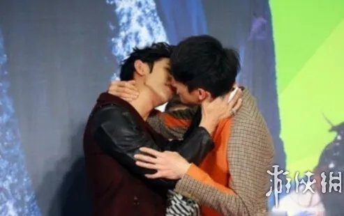 潘玮柏晒与男人牵手照庆新年疑出柜?那些年疑为出柜的男星们