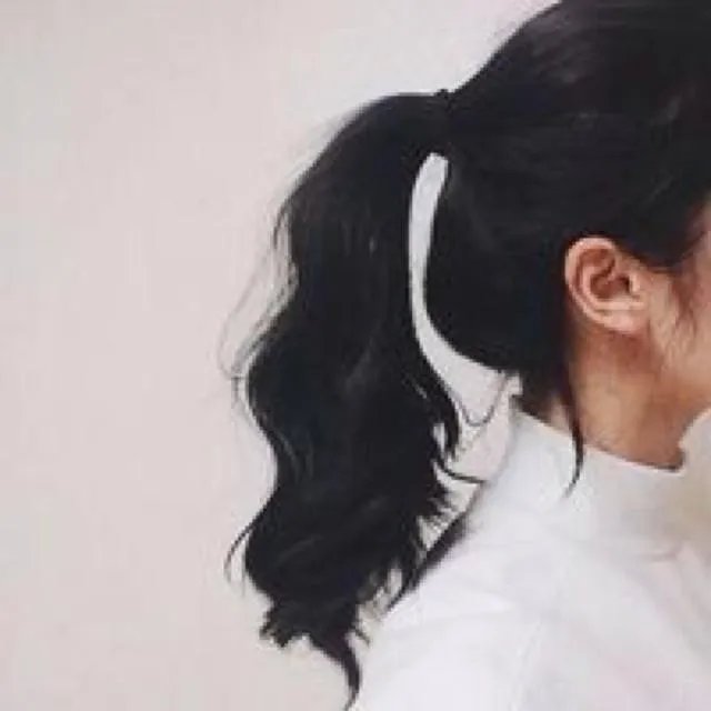 有没有绑马尾的美女照片做手机壁纸？