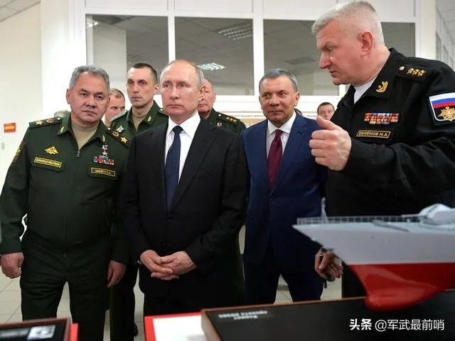为什么俄罗斯突然高调展示三位核力量战力,并射超高音速导弹呢?