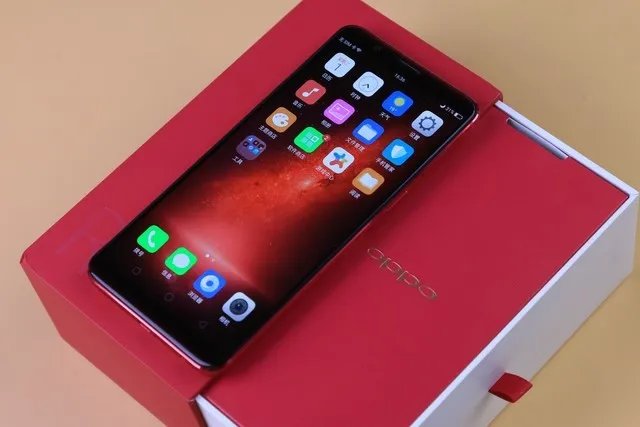 iPhone一张脸用4年 国产机带领苹果创新
