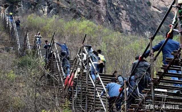 四川大凉山悬崖村,出行只能徒手爬藤梯,如今变成啥样了?