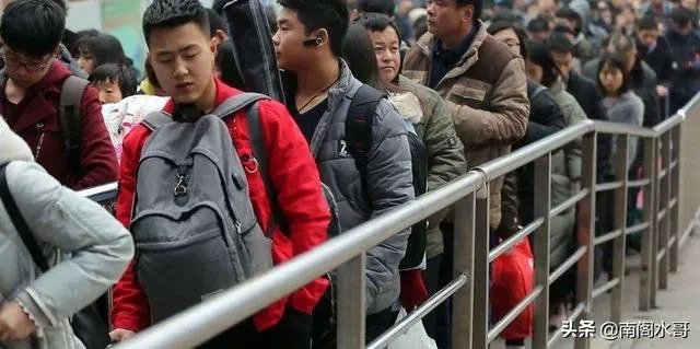 现在疫情又在反复,各地大学生能否停学回家?