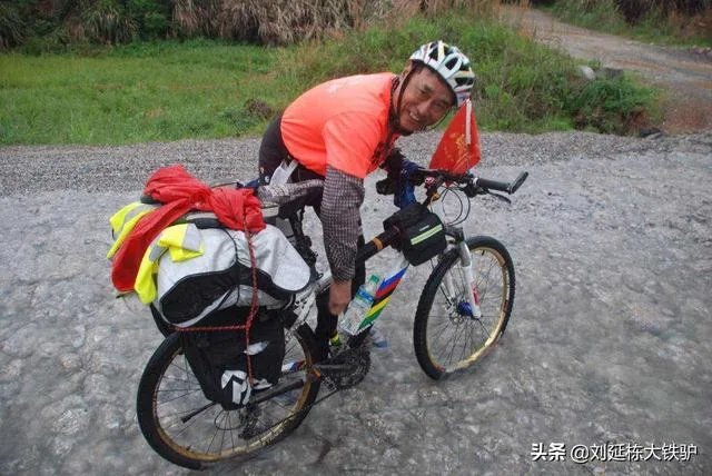 自行车爱好者去骑车旅行,准备个什么户外生存包较好?