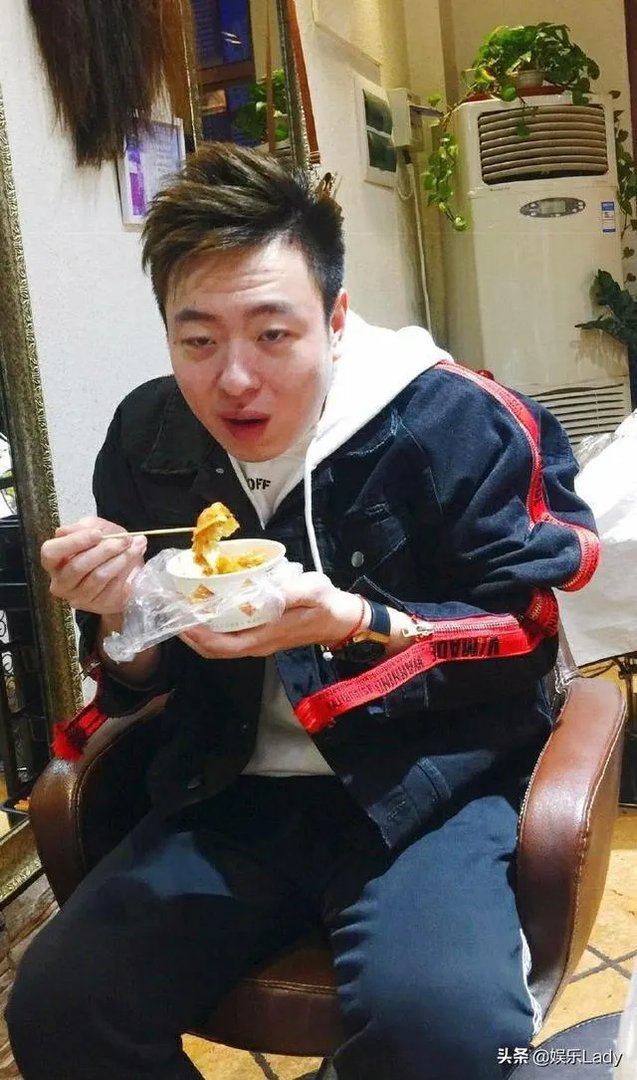 可以分享德云社私服照片吗?