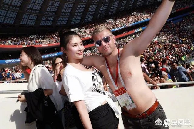 如何看待大嫂徐冬冬在俄罗斯世界杯看球,被丹麦球迷“生扑”?