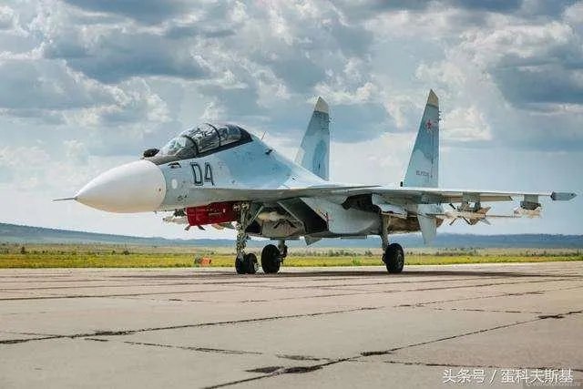 解放军首次曝光超强制空战斗机,这款战机到底有何特别之处?