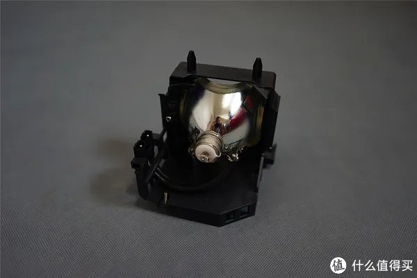 换投影仪灯泡很难吗?我们来试试