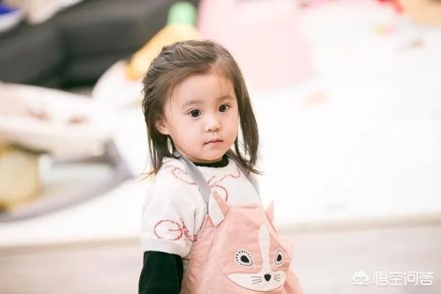 贾静雯生下第三个女儿为什么不炫娃?