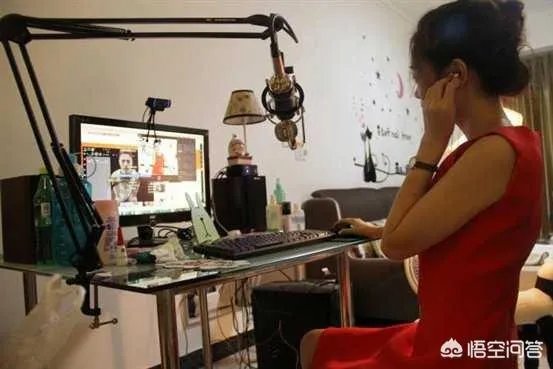上海女出纳挪千万公款打赏女主播被捕,你怎么看这件事?