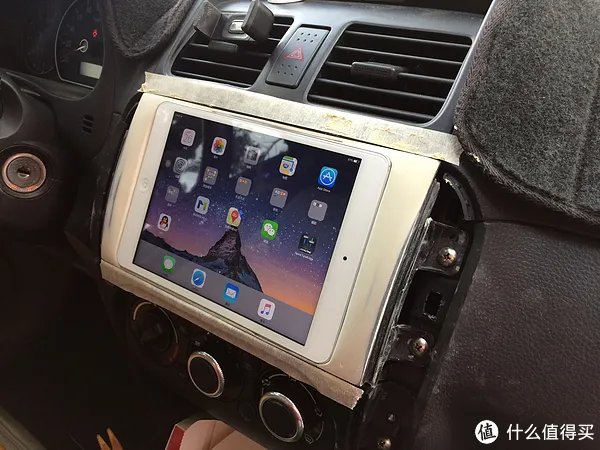 来吧,把iPad mini装进你的汽车中控!