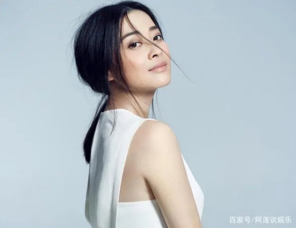 那个与陈佩斯搭档表演大变活人的梅婷,如今27年过去了,现如今过得怎样?