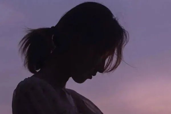 疑似被同伴推下水女子女儿发声,回忆事发前细节,还有哪些疑团待解开?