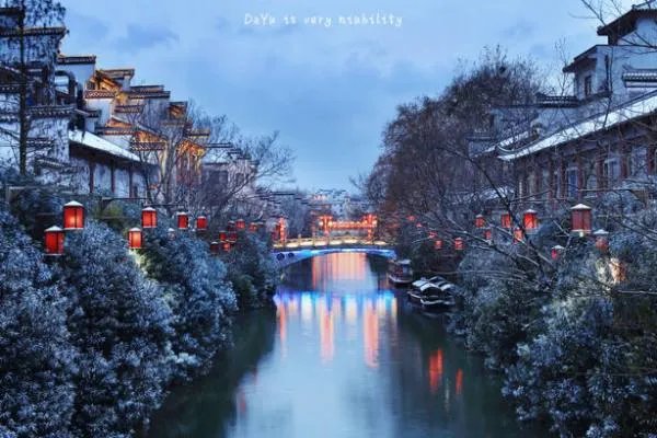 秦淮景的简介
