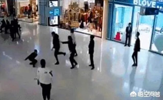 如何看待孕妇被导购员扇耳光,丈夫殴打导购员这件事?